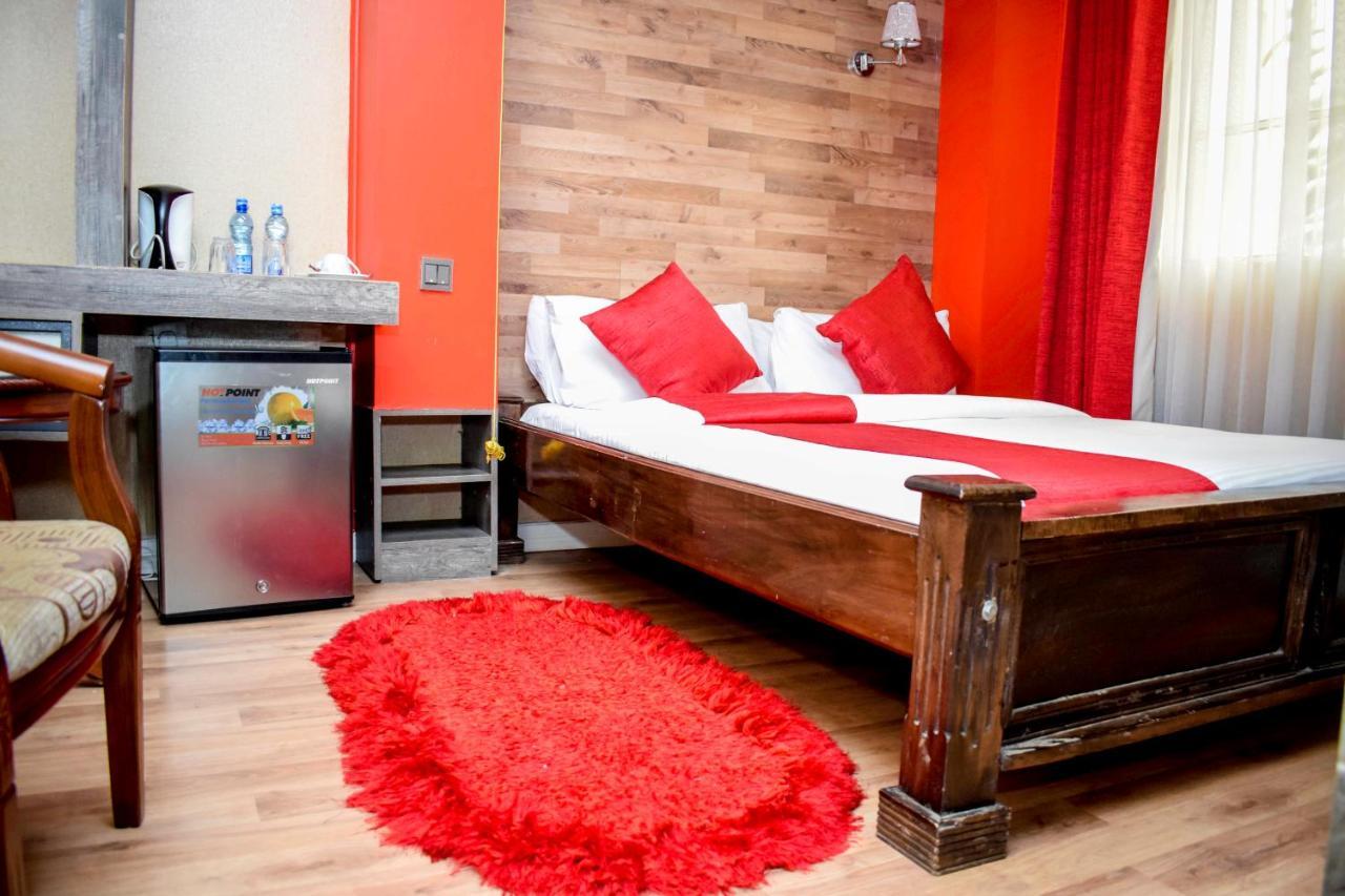 Simba Village Relax Inn 엘도레트 외부 사진