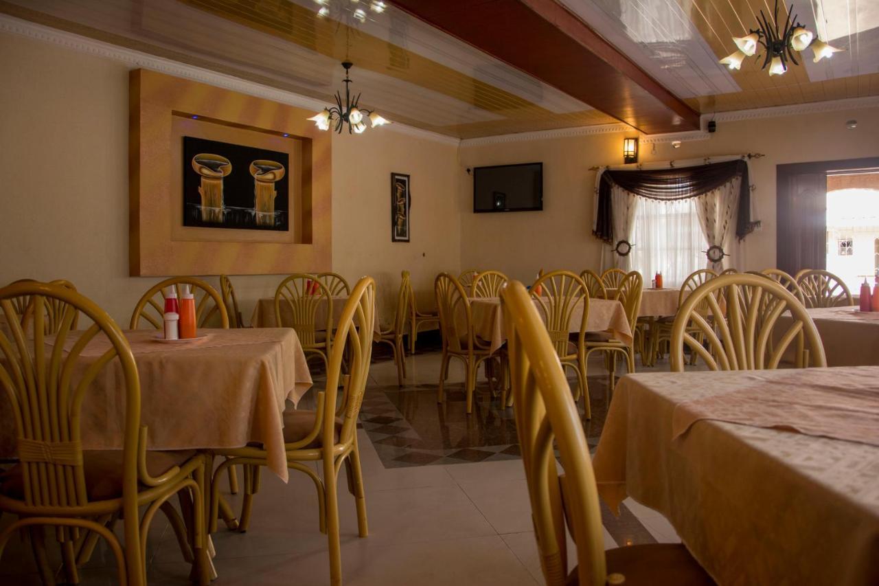 Simba Village Relax Inn 엘도레트 외부 사진