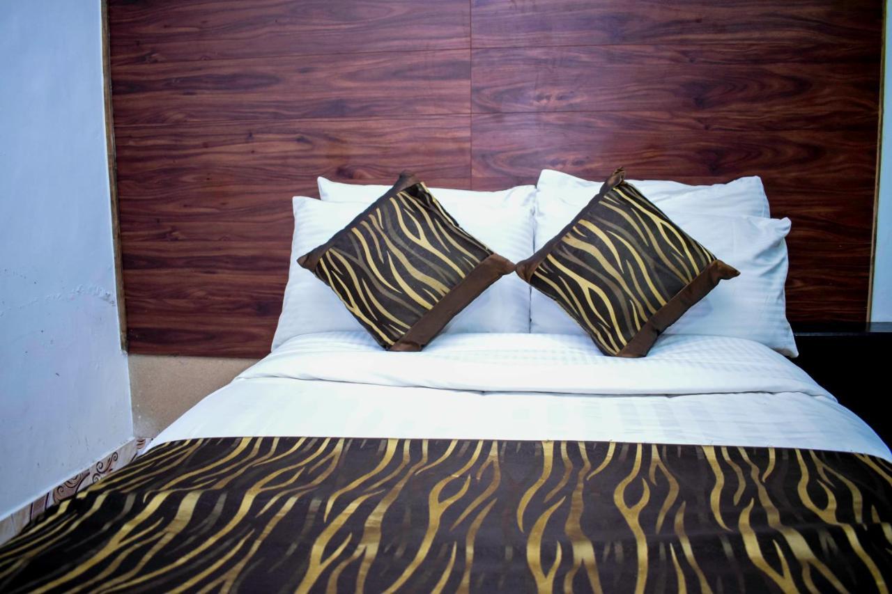 Simba Village Relax Inn 엘도레트 외부 사진